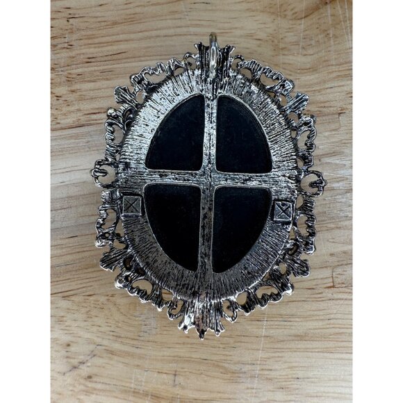 Vintage-Inspired Victorian Style Cameo Pendant With Ornate Metal Frame & Rhinest - Picture 5 of 6